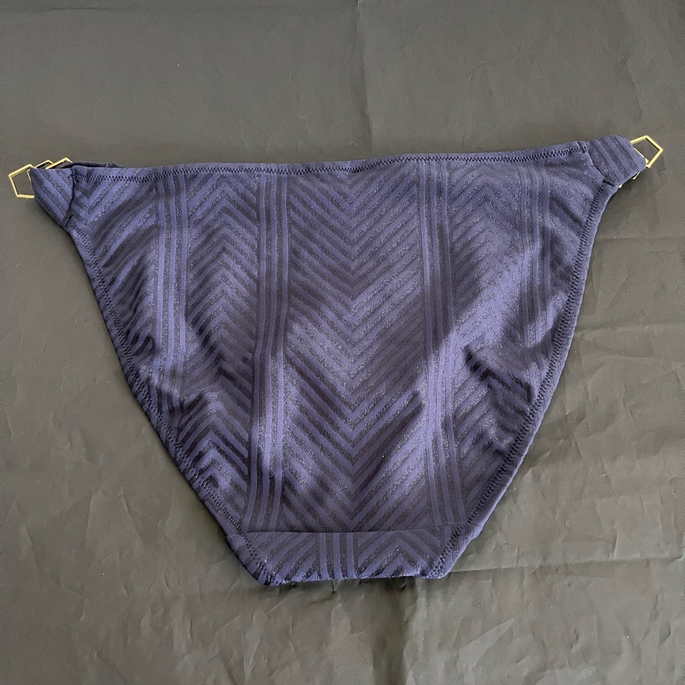 Fantasie Navy Chevron Bikini Bottoms w/ Gold Metal Accents - size M - NWT - Picture 3 of 5